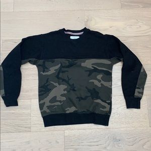 Black and camo TNA crewneck